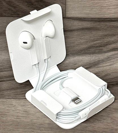 Apple Earpods, Lightning Connector (non-retail pack).